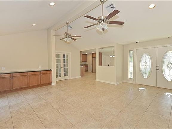 3rd image of 81 Yewleaf Dr