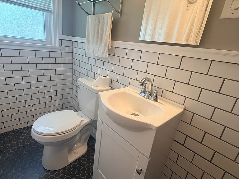 265 University Ave — Photo 13