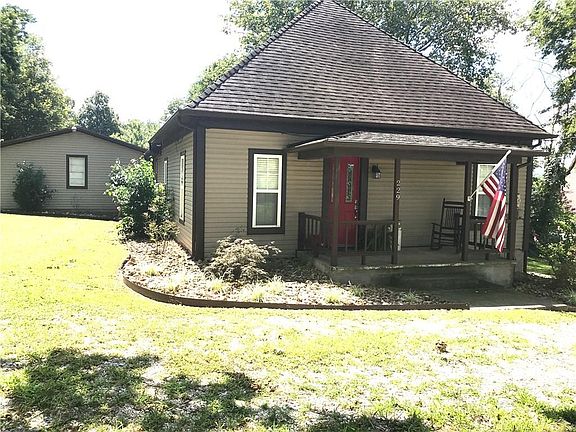 2nd image of 229 E Lowell Ave