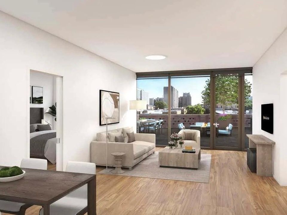 1st image of 632 W Stratford Pl #4S