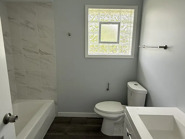 50 Surrey Dr #2S — Photo 4