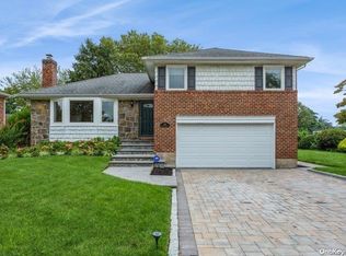286 Brompton Rd S, Garden City, NY 11530