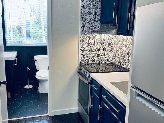 2nd image of 426 Broadway St #305
