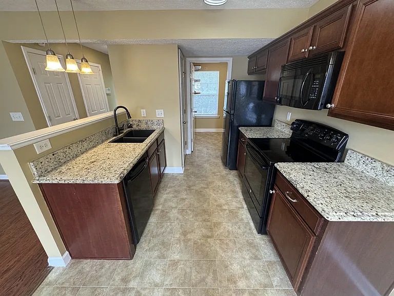 915 Tapoco Ct — Photo 4