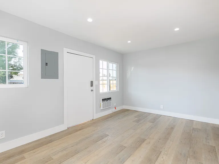 2822 S Redondo Blvd #H — Photo 7