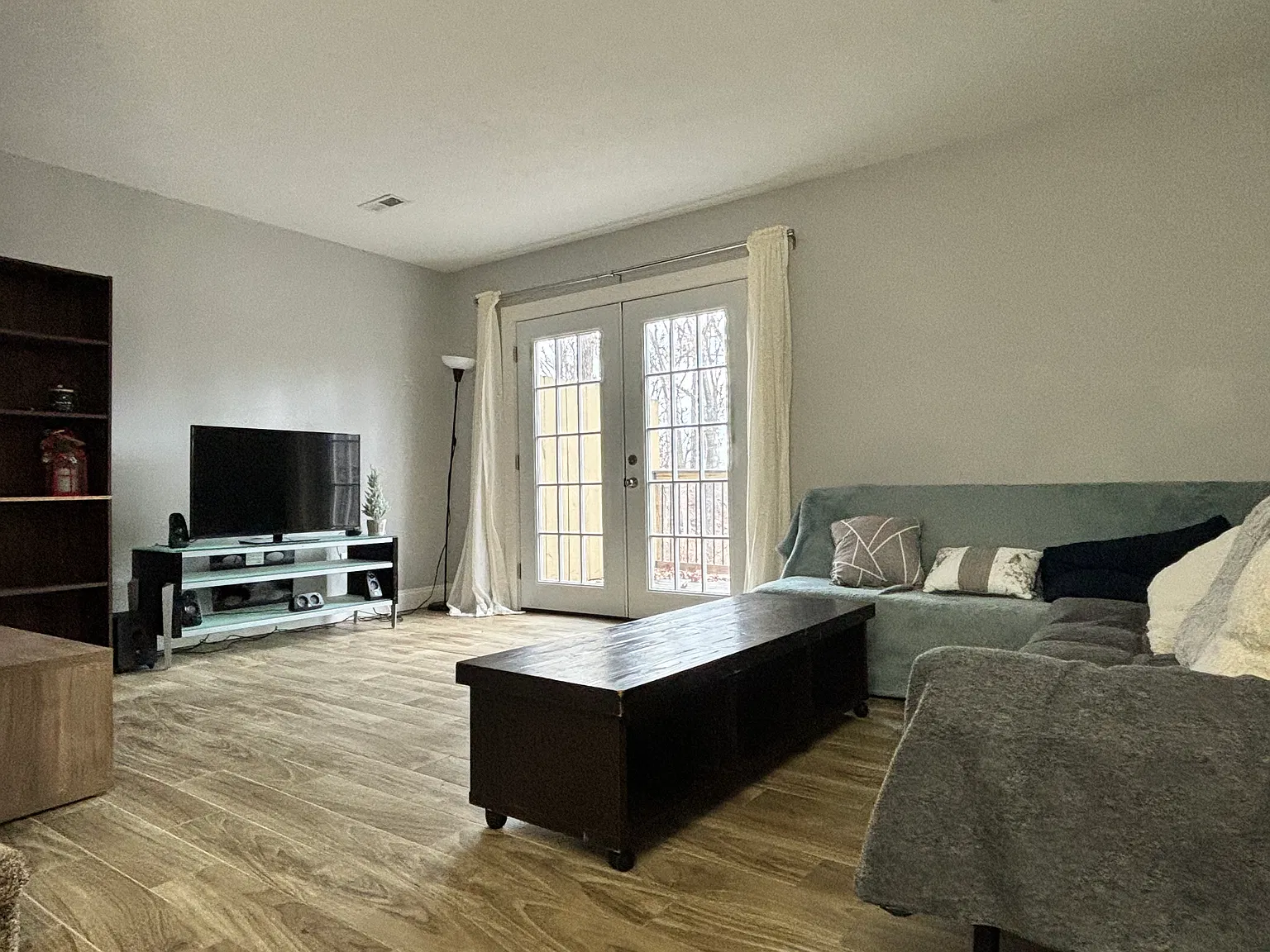 3 bed, 2.5 bath, 1566 sqft, $2,190 — Photo 3
