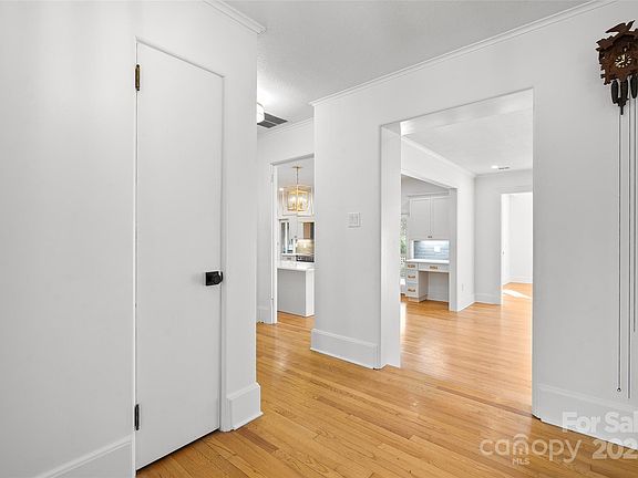 5th image of 34 Merrimac Cir