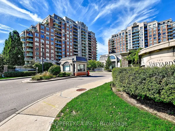 310 Red Maple Rd #1013, Richmond Hill, ON L4C 0T7