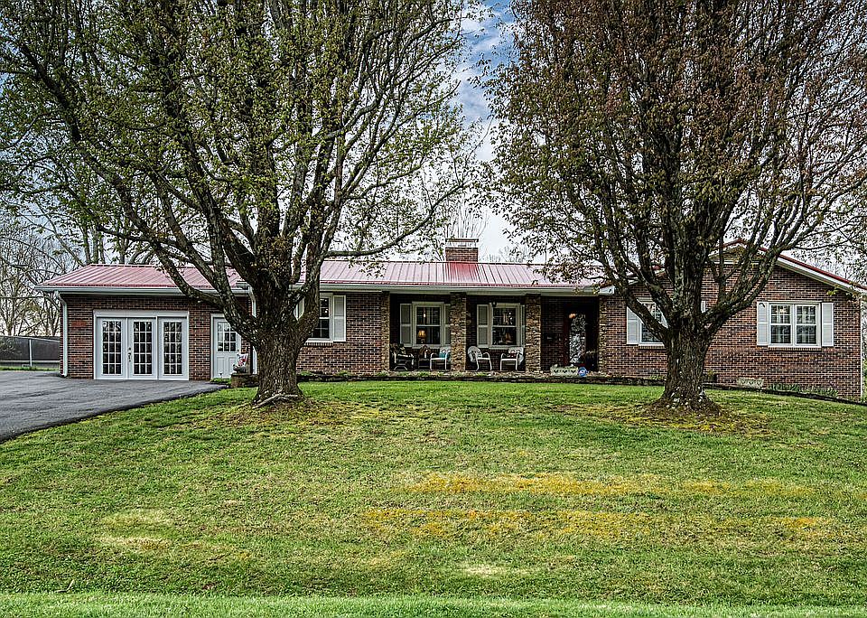 1st image of 220 Heritage Dr