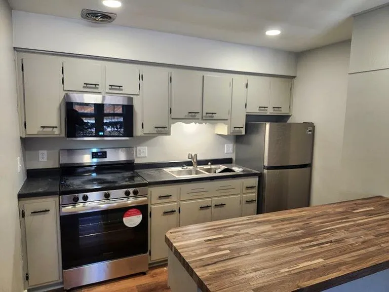 3909 Monona Dr — Photo 11