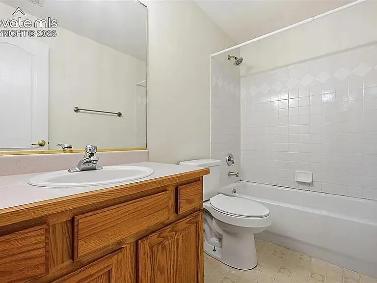 4 bed, 2492 sqft, $2,495 — Photo 3
