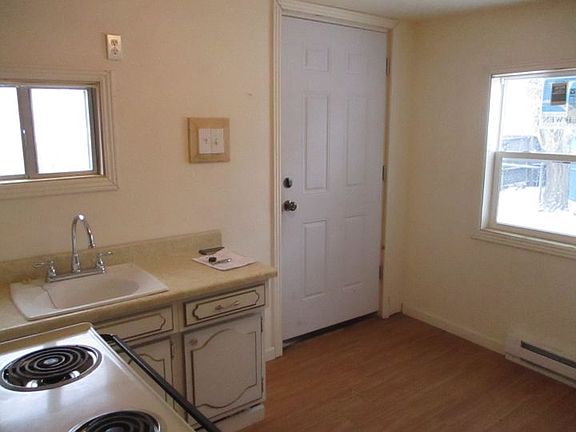 2nd image of 608 1/2 S 32nd St