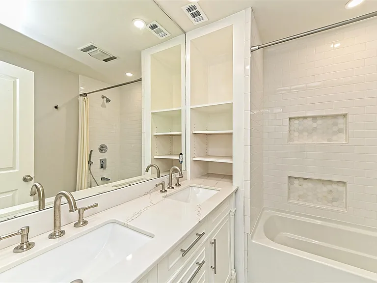 2709 49 1/2 St — Photo 23