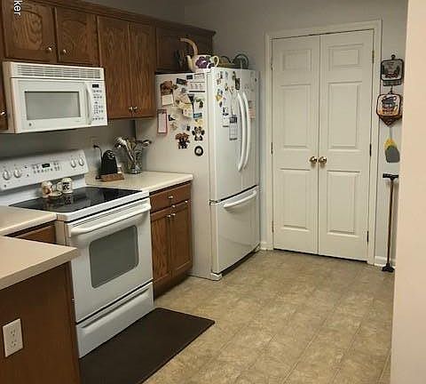 5th image of 141 Woodpointe Ct