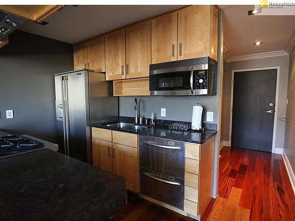 3rd image of 700 E 8th St Unit 16D