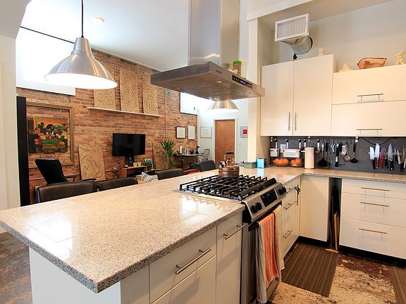 Chef style kitchen with GAS range