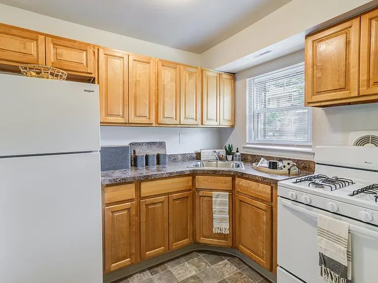 Post and Coach Apartment Homes — Photo 1