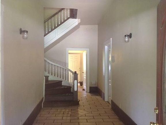 5th image of 1032 S Walnut St #400