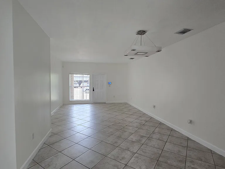 15826 SW 138th Ter — Photo 10