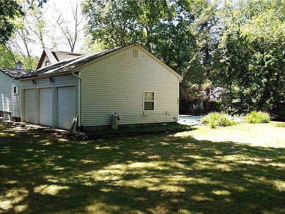 3rd image of 23 Linden Ln