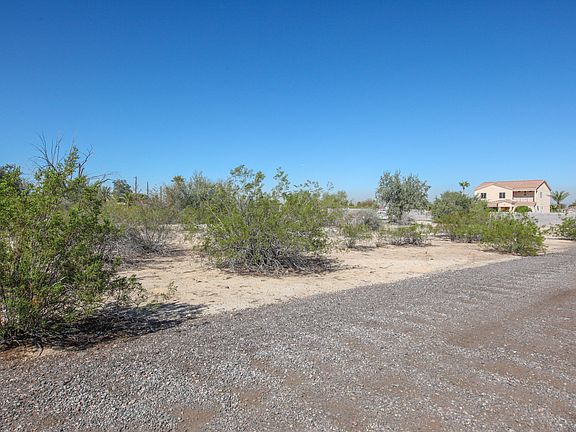 5th image of 2118 E Desert Ln