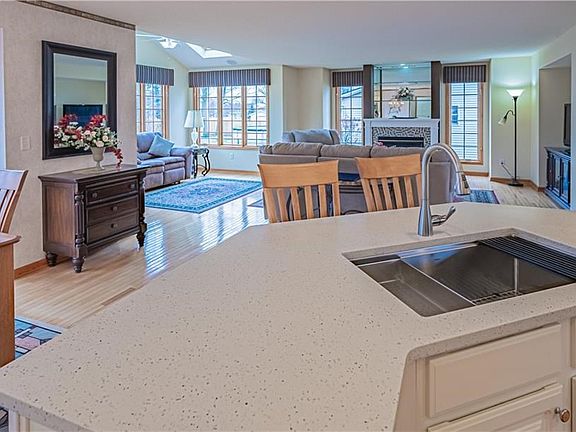 5th image of 69 Stony Brook Dr