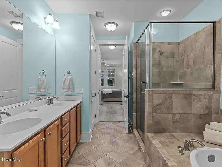 2537 Saint James Dr SE #102 — Photo 31