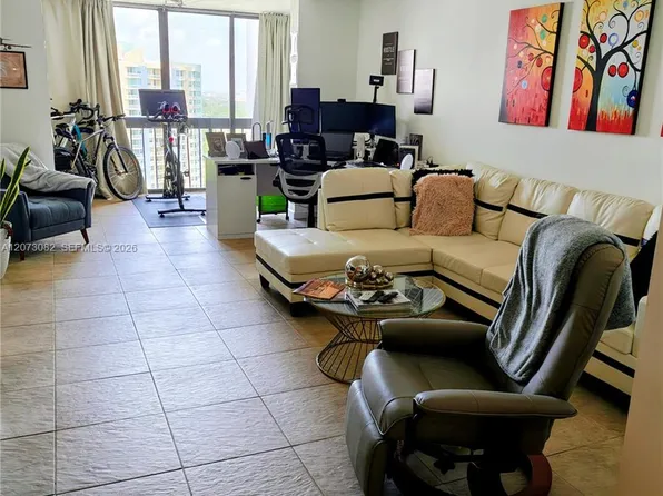 2333 Brickell Ave APT 2814, Miami, FL 33129
