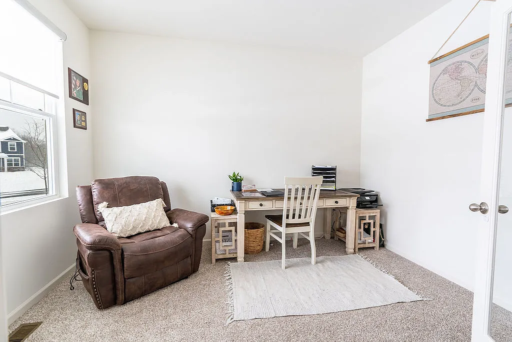 4 bed, 2.5 bath, 2407 sqft, $3,600 — Photo 2