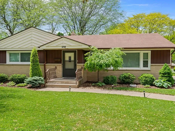 1210 Gorham Pl, Rockford, IL 61107