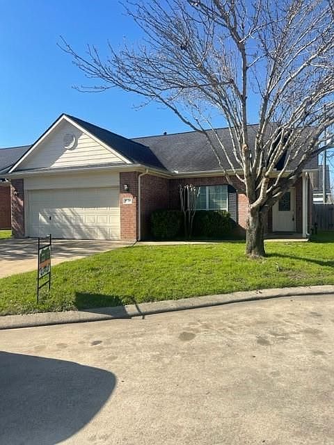 1st image of 216 Elizabeth Ln