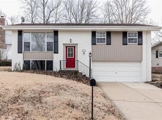 95 Thorncliff Ln, Saint Louis, MO 63122