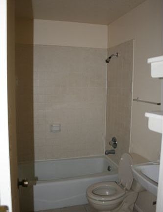 4th image of 3420 Wellesley Dr NE