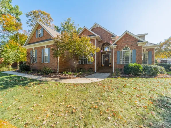 2357 Caernarfon Ln, Matthews, NC 28104