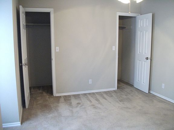 5th image of 935 Clearwater Cir