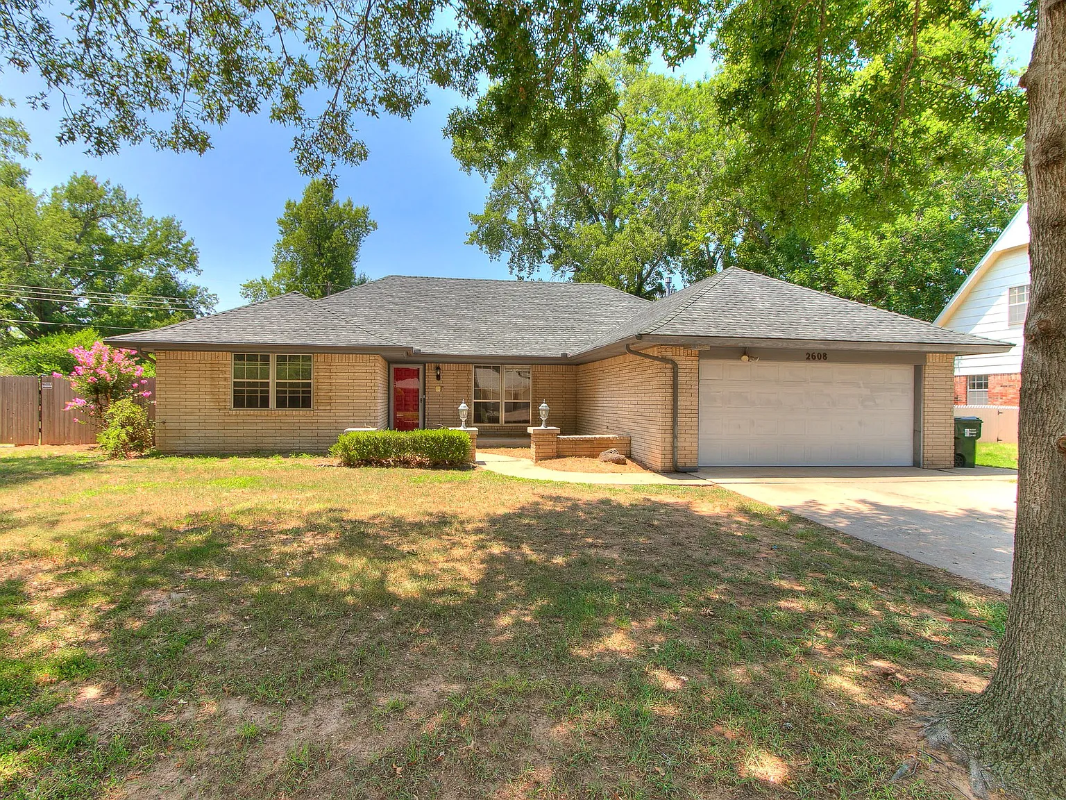 3 bed, 2.5 bath, 1975 sqft, $2,400 — Photo 1