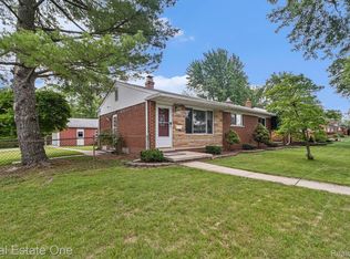 16028 Brentwood St, Livonia, MI 48154