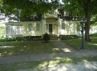 105 N Madison St, Kinmundy, IL 62854