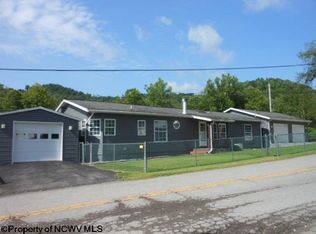 214 Circle Heights Rd, Weston, WV 26452