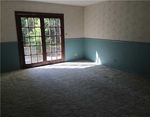 3rd image of 141 Woodglen Dr