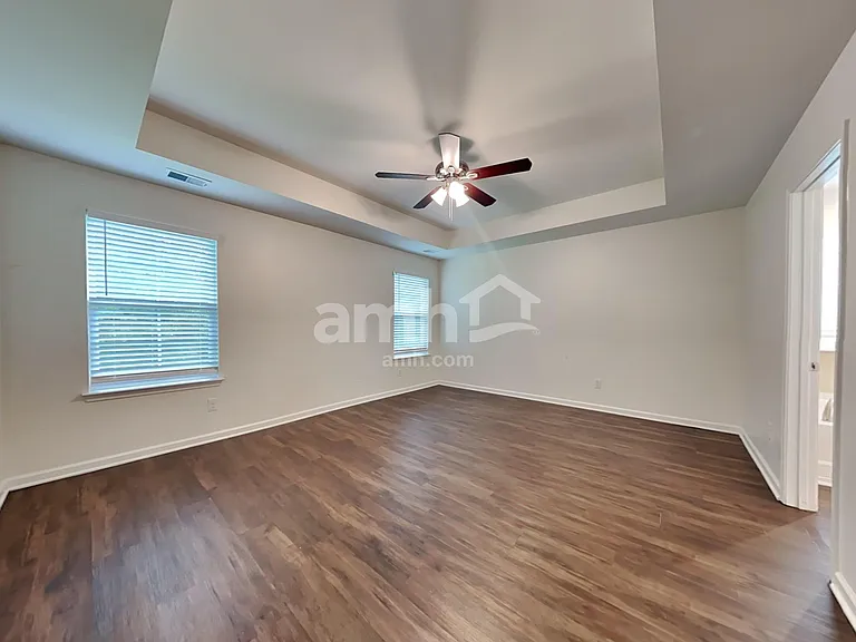 1360 Hermitage Ln — Photo 10