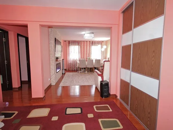 2209 Knapp Street image 8 of 18