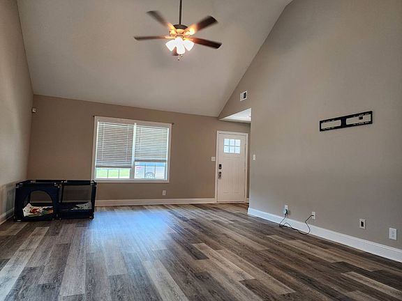 2nd image of 846 Lutz Ln