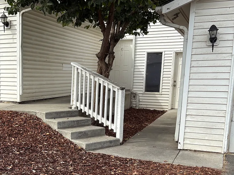 380 Dean Ave #B — Photo 15