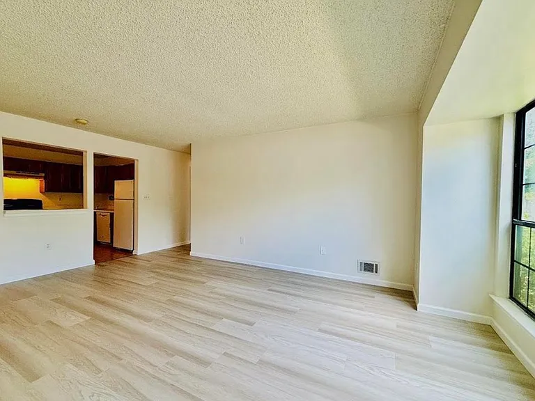 27 Joyner Ct — Photo 2