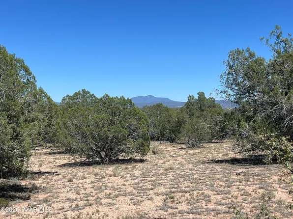 202 W Cooks Trl, Ash Fork, AZ 86320