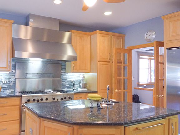 4th image of 30 Whippoorwill Ct