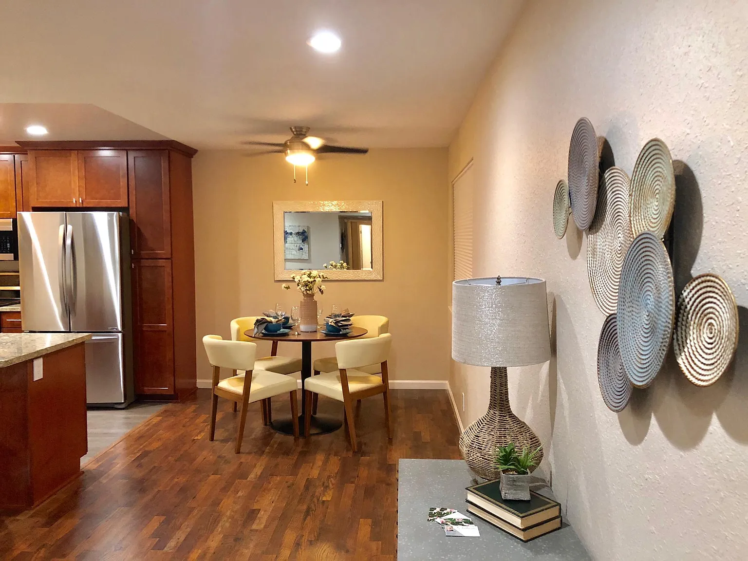 2 bed, 996 sqft, $3,090 — Photo 3