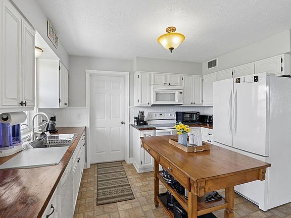 3rd image of 3765 Lisa Ln