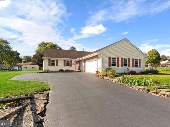 323 Willow St, Adamstown, PA 19501